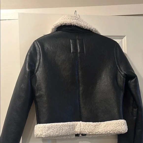 Abercrombie & Fitch Black and Cream Leather Jacket with Shearling Trim - Picture 4 of 5